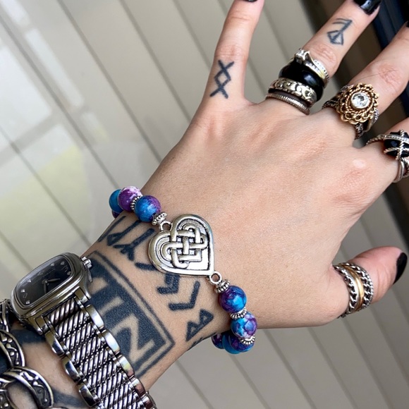 Celtic heart bracelet . Celtic knot snow purple jasper bead bracelet - Picture 10 of 15